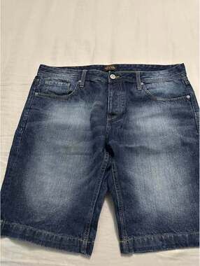 Jack & Jones XL Denim Shorts Mens Size XL
Used Like New $20